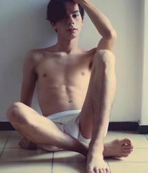 Barefoot models 5dc1e9511c55c.jpg
