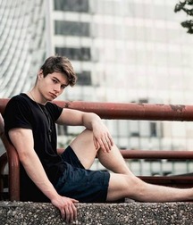 Twinks and beauties 5dc1ea7088f9e.jpg