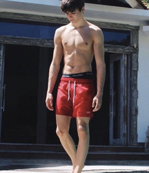 Twinks and beauties 5dc1eaa11e5df.jpg