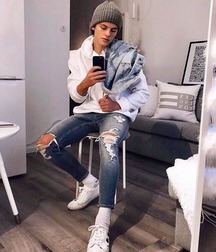 Twinks and beauties 5dc1eaae3c737.jpg