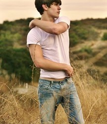Twinks 200 5dc200bfa8583.jpg