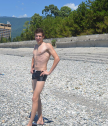 Boy beauties in flip flops 5dc313db60839.png