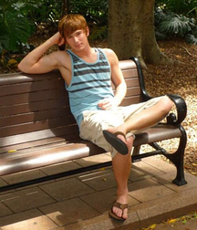 Boy beauties in flip flops 5dc313e4f213a.png