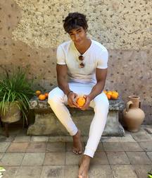 Boy beauties in flip flops 5dc313fcc0da6.jpg