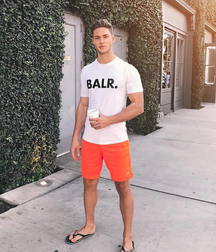Boy beauties in flip flops 5dc314234951c.jpg
