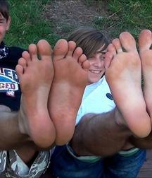 Lovely boy feet 5dc377039ecea.jpg