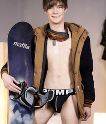 Twinks 202 5dc475f011e87.jpg