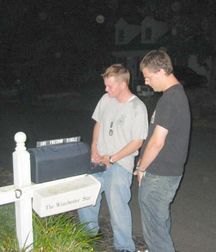 Taking a leak 5dc48e9fc2d26.jpg