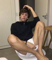 Powerful boy bodies 5dc49f4172908.jpg