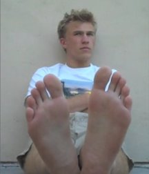 Worship twink feet 5dc554e871e6e.jpg