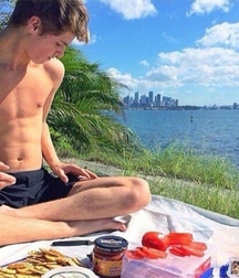Wanna touch my ripped abs 5dc56ed434742.jpg