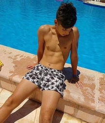 Wanna touch my ripped abs 5dc56ed79c653.jpg