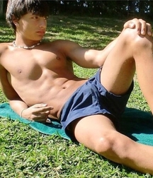 Wanna touch my ripped abs 5dc56ef302275.jpg