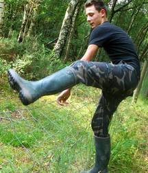 Farmboys in boots 5dc6c40da5fd9.jpg