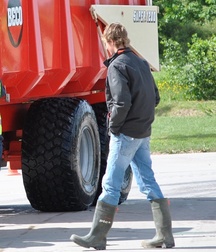 Farmboys in boots 5dc6c41493710.jpg