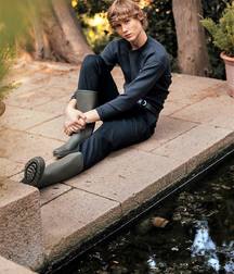 Farmboys in boots 5dc6c434374da.jpg