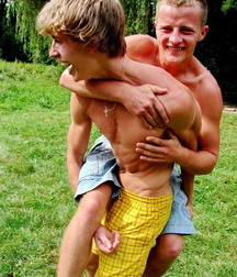 Beautiful hotties 2 5dc70670bd059.jpg