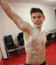 Bodies hard and hot 5dc72531759d6.jpg