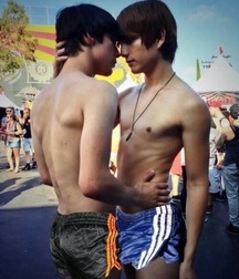 Boys so lovely 5dc97307ebc73.jpg