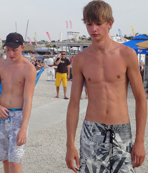 Boy wonders 5dc9a32ede3bb.jpg