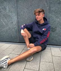 Boy wonders 5dc9a368ad71a.jpg