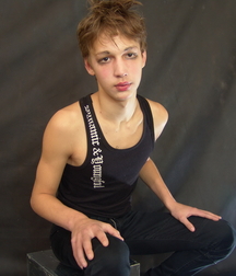 Skyler (highres) 5dcb013621350.jpg