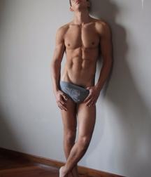 Barefoot and hot 5dcc9423ee19e.jpg