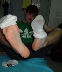 Barefoot and hot 5dcc942829edd.jpg