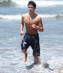 Barefoot and hot 5dcc943974c37.jpg
