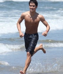 Barefoot and hot 5dcc943bb2370.jpg