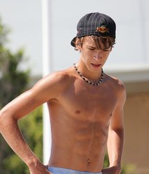 Boys on web 5dcd7d4ca378b.jpg