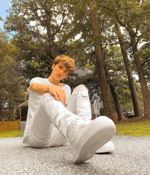 Twinks in sneakers 5dcee18b5ffad.jpg