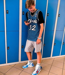 Twinks in sneakers 5dcee18e9a689.jpg