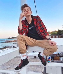 Twinks in sneakers 5dcee196d9d45.jpg