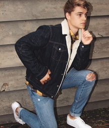 Twinks in sneakers 5dcee19e6fcfd.jpg