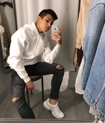 Twinks in sneakers 5dcee1a19b4d1.jpg