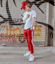 Twinks in sneakers 5dcee1a9ac099.jpg