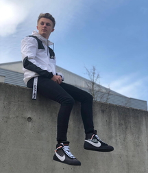 Twinks in sneakers 5dcee1ac3f279.jpg