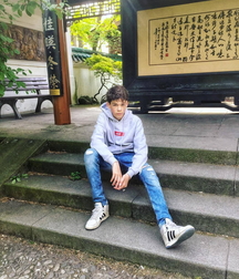 Twinks in sneakers 5dcee1bd4f791.jpg