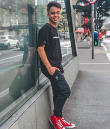 Twinks in sneakers 5dcee1c307733.jpg
