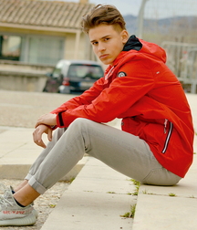 Twinks in sneakers 5dcee1d5df8cf.jpg
