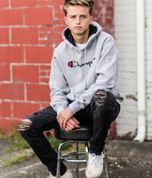 Twinks in sneakers 5dcee1e2227db.jpg