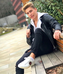Twinks in sneakers 5dcee1e57bc1e.jpg