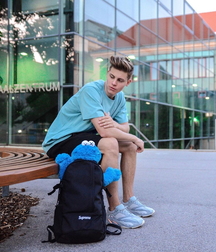 Twinks in sneakers 5dcee1eebc9b4.jpg