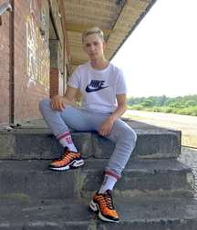 Twinks in sneakers 5dcee1f2121cb.jpg