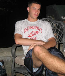 Serve your boy master 5dcf0ba7f053c.jpg