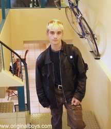 Blonde Karel 5dcf5bb577870.jpg