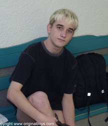 Blonde Karel 5dcf5bbe905d1.jpg
