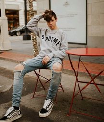 Boys wearing sneakers 5dcfb8dc20857.jpg