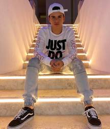 Boys wearing sneakers 5dcfb8ebad7b9.jpg